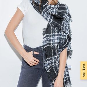 NWT LULUS BLACK PLAID OVERSIZED SCARF